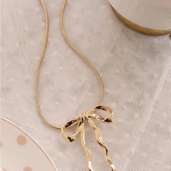 18k Gold Plated Bow Choker Necklace. New. - Picture 3 of 13